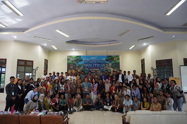 Hadir di Jayapura! Academia Politica Sebagai Ruang Bagi Orang Muda Untuk Menyuarakan Kebijakan Iklim Demi Kelestarian Air dan Hutan Papua
